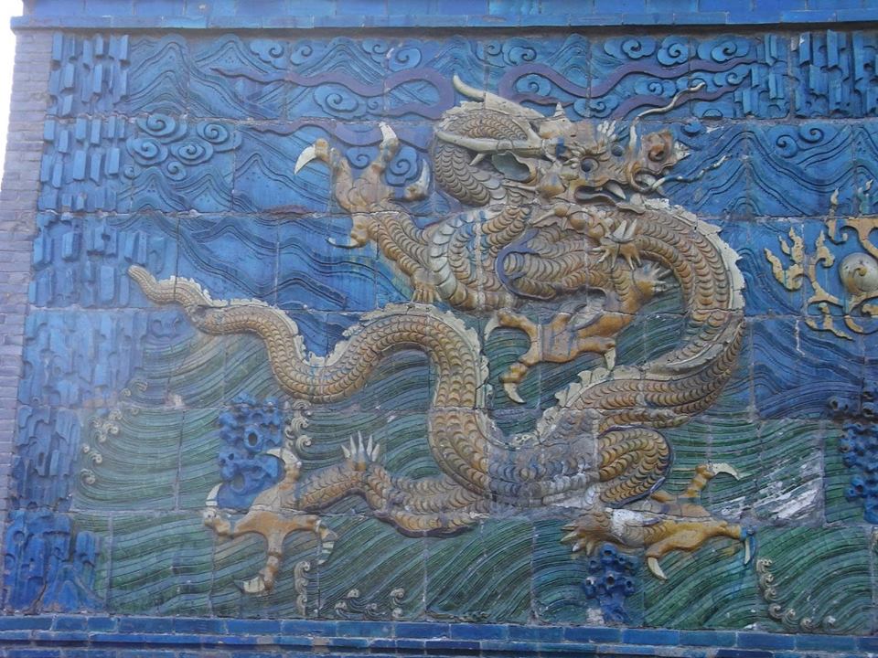 北方民族との戦いが繰り広げられた仏教遺産の町、大同(その3.まるで生きているかのような龍が描かれた九龍壁)